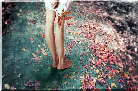 barefoot-girl-on-the-leaves