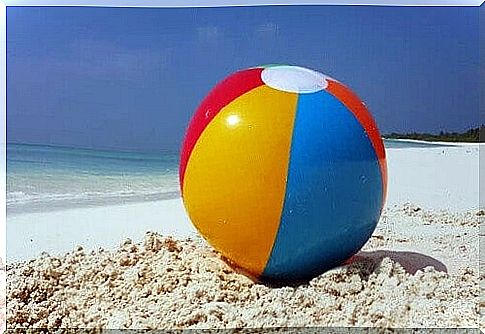 A ball on the beach to regulate emotions